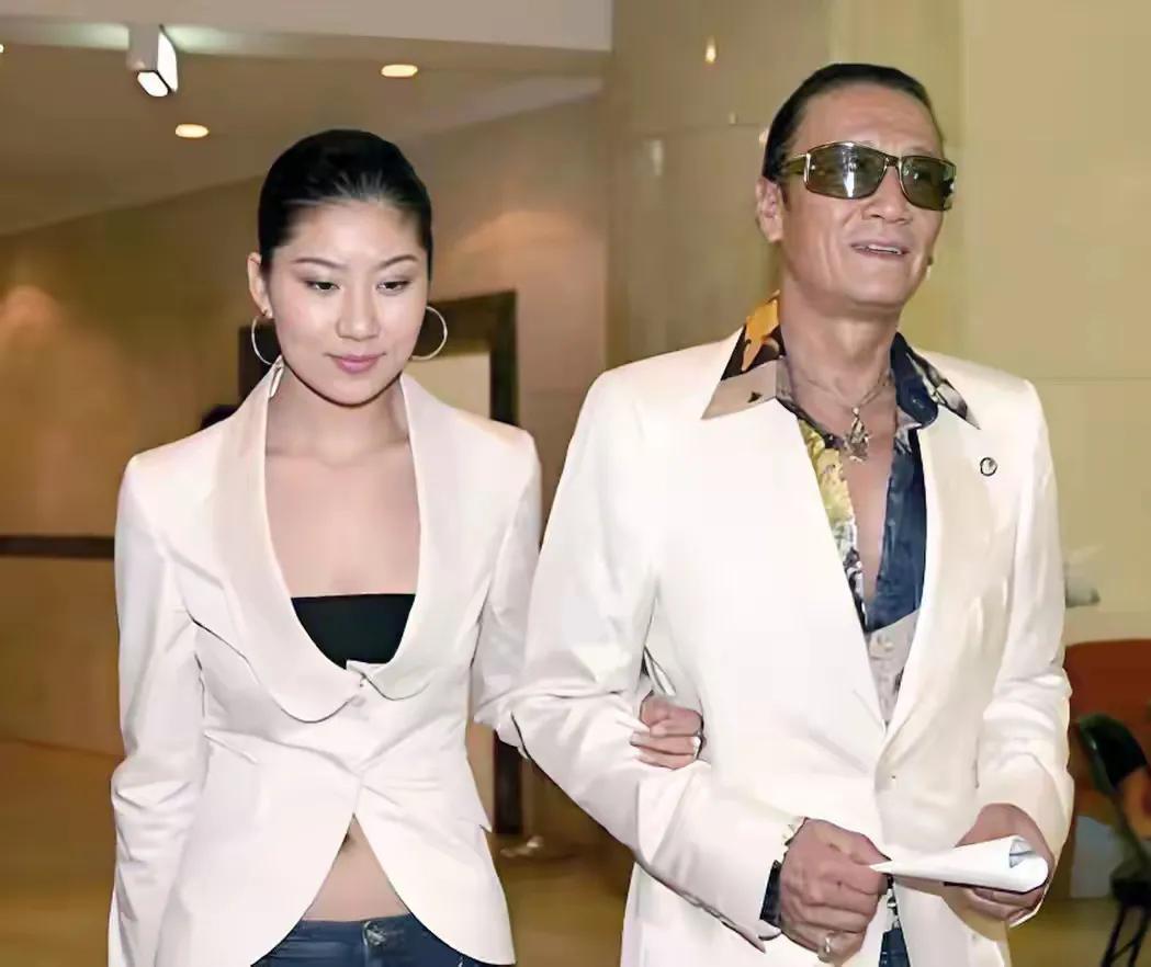 谢贤作为一个男人，其实对女人图钱是不介意的，主要是谢贤这个人在娱乐圈向来花钱都是