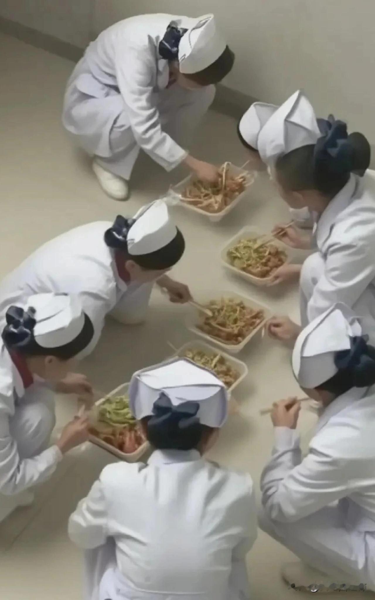 妹妹别去医院了，家里已经供不起了周末回家听到姑妈说家里的妹妹，学的是护士，实习