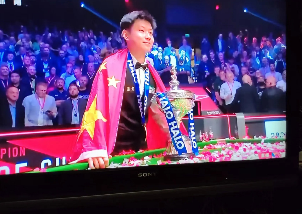 冠军！赵心童高捧斯诺克最高赛事世界锦标赛冠军杯！世锦赛落下帷幕！赵心童经过三