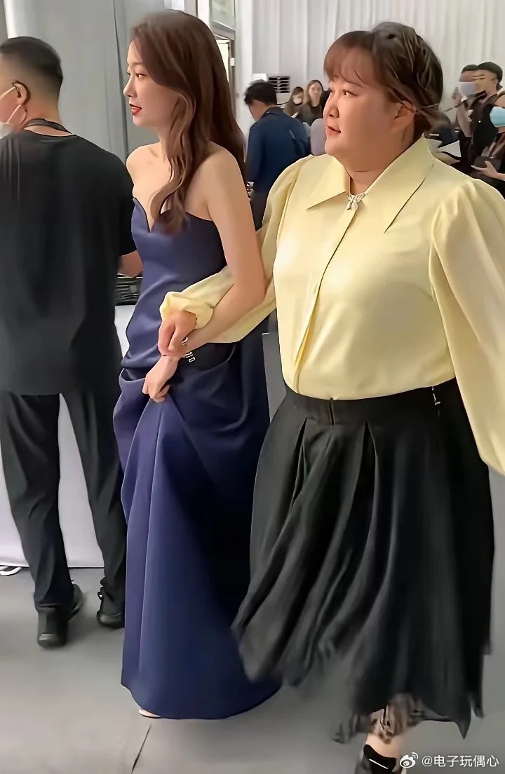 怎么有种错觉贾玲减肥之前的皮肤看起来更紧致，显得更年轻呢？