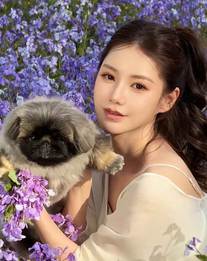 想当初张兰一个七十岁的老太太独自一人拉那么多东西，一个人在机场跑东跑西的办着登机