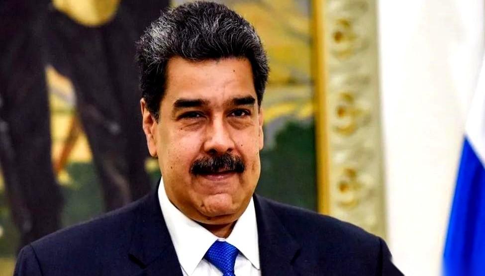 美军策划了一场教科书式的斩首，结果却把自己搞成了年度笑话。凌晨三点，行动代号“