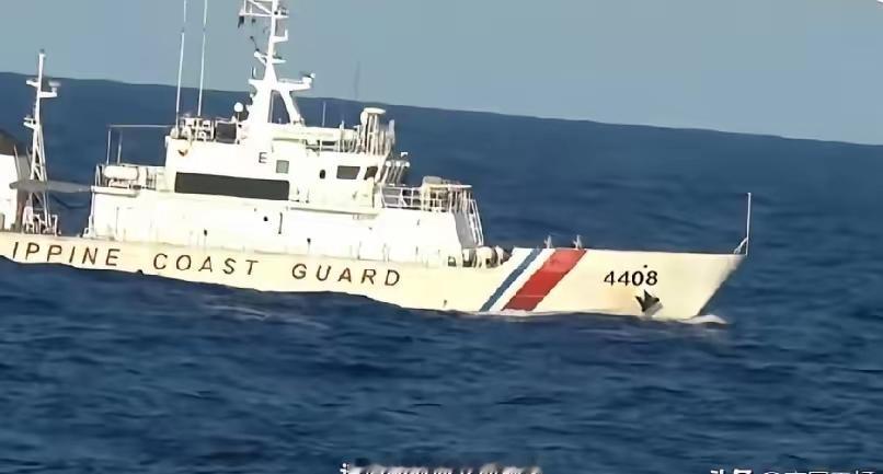 好搞笑，菲律宾乘我台海演习之际，误认为我们无暇顾及南海，竞然派战舰侵闯黄岩岛！