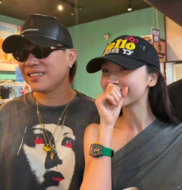 追星的同事跟我说，胡彦斌和易梦玲分手是必然的，不是因为16岁的年龄差，而