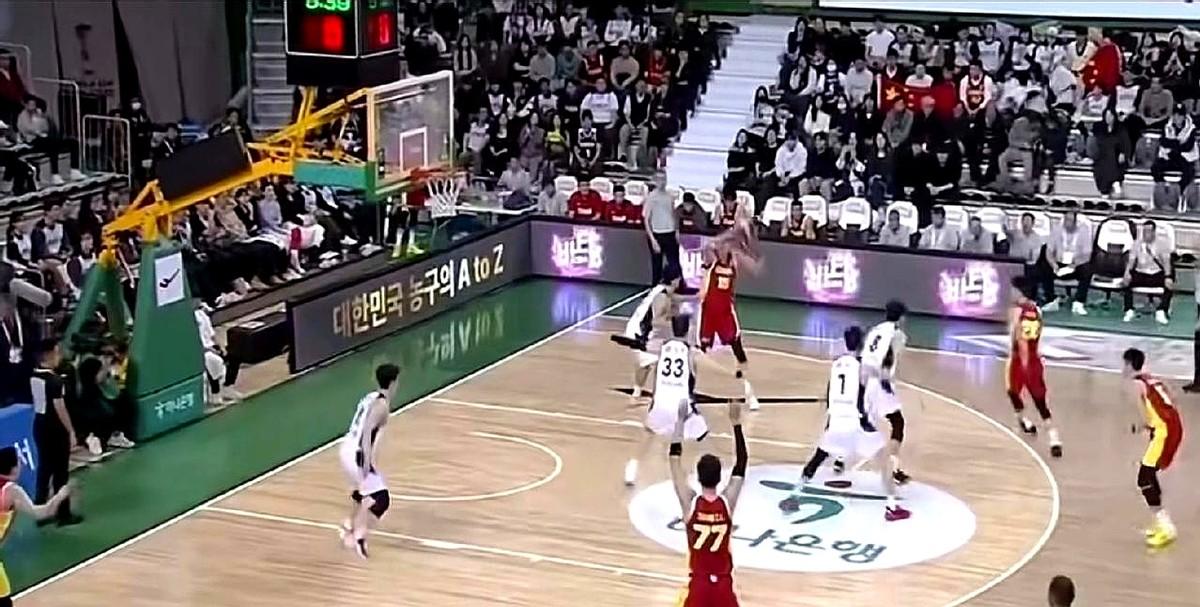 郭士强执教多年，总爱提的一句话就是：防守啊。所以他觉得高诗岩挺好，他爱防守啊，抢