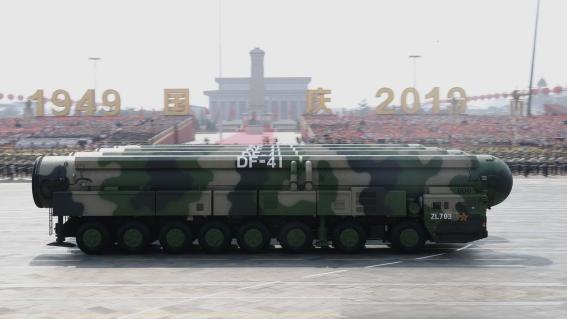 美国敢动中国吗？俄专家曾经说了句大实话：到2030年，能打到美国本土的核弹头超过