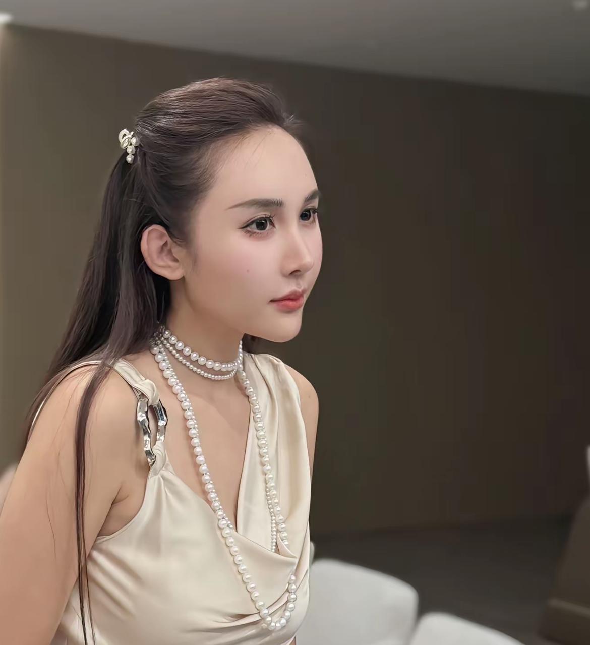 学好姐姐你糊涂啊，大糊涂啊！前任乌梅晒自家矿山，而且还有军人背景，而你却断更一