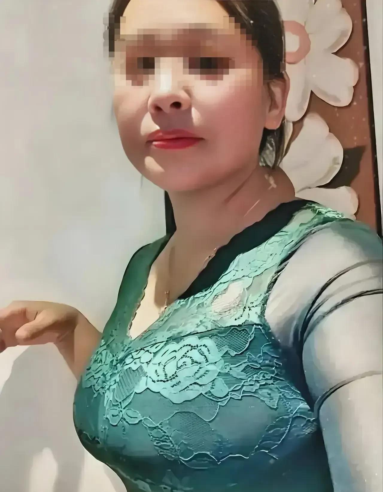 姜洪涛的前妻李某芬，之前是村里的妇女主任，和两个村书记都生了孩子，看来这个女人姜