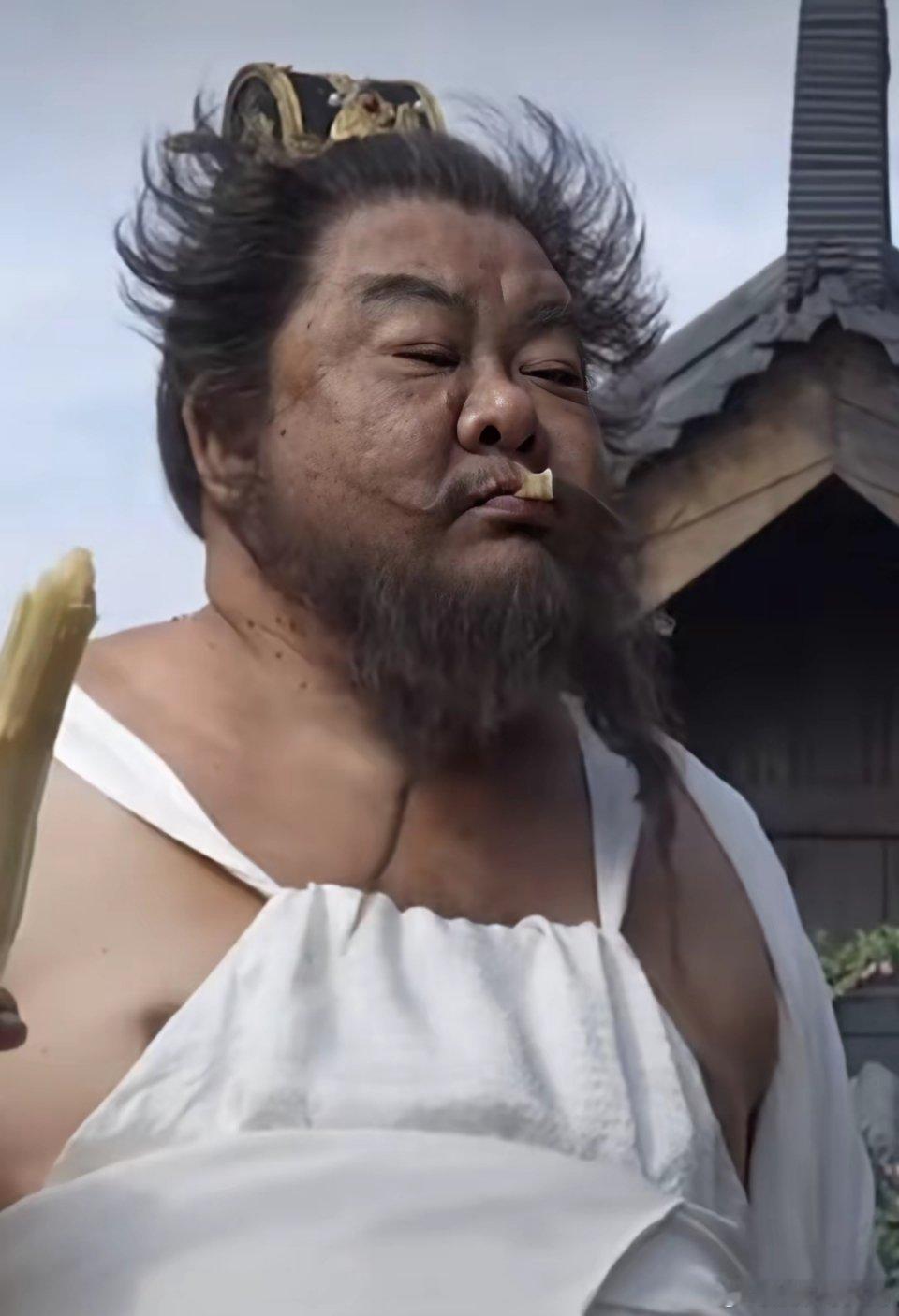 电影版《长安的荔枝》有点不妙，林雪饰演的岭南节度使何启光，肥头大耳，两眼无神，智
