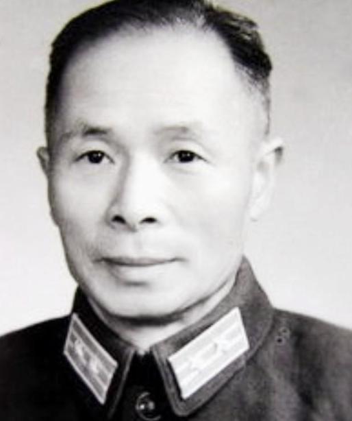 1947年孟良崮，74师参谋长魏振钺指挥残部顽抗后扔剑就擒，谁也没想到，他被俘后