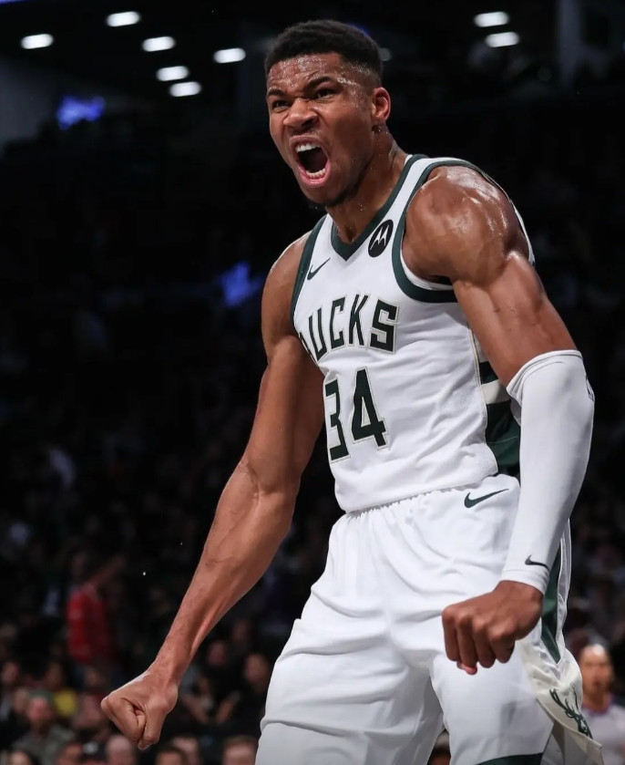 字母哥卖不掉了啊估计球队想和当年乔治一样换年轻即战力和一堆选秀权吧。估计也是想