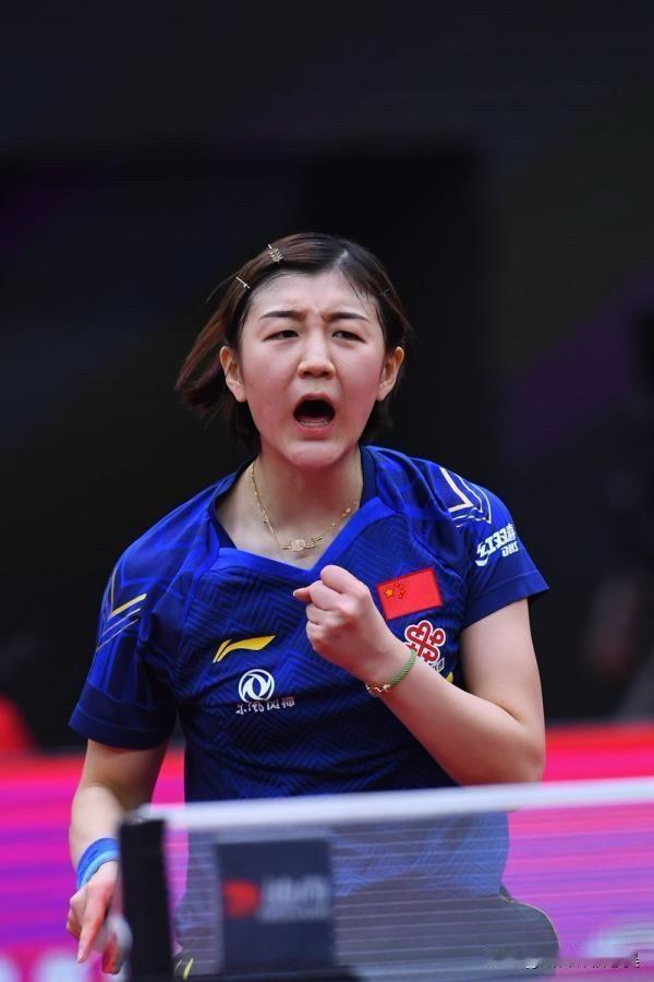 陈梦陈梦，1994年生于山东青岛，中国乒乓球队女队主力，右手横板两面反胶打法。5