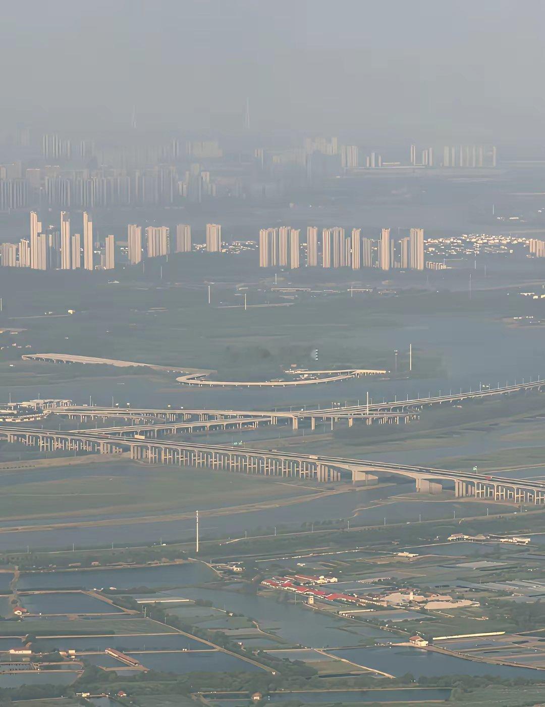 武汉真的是大型湿地😂放眼望去全是水​​​