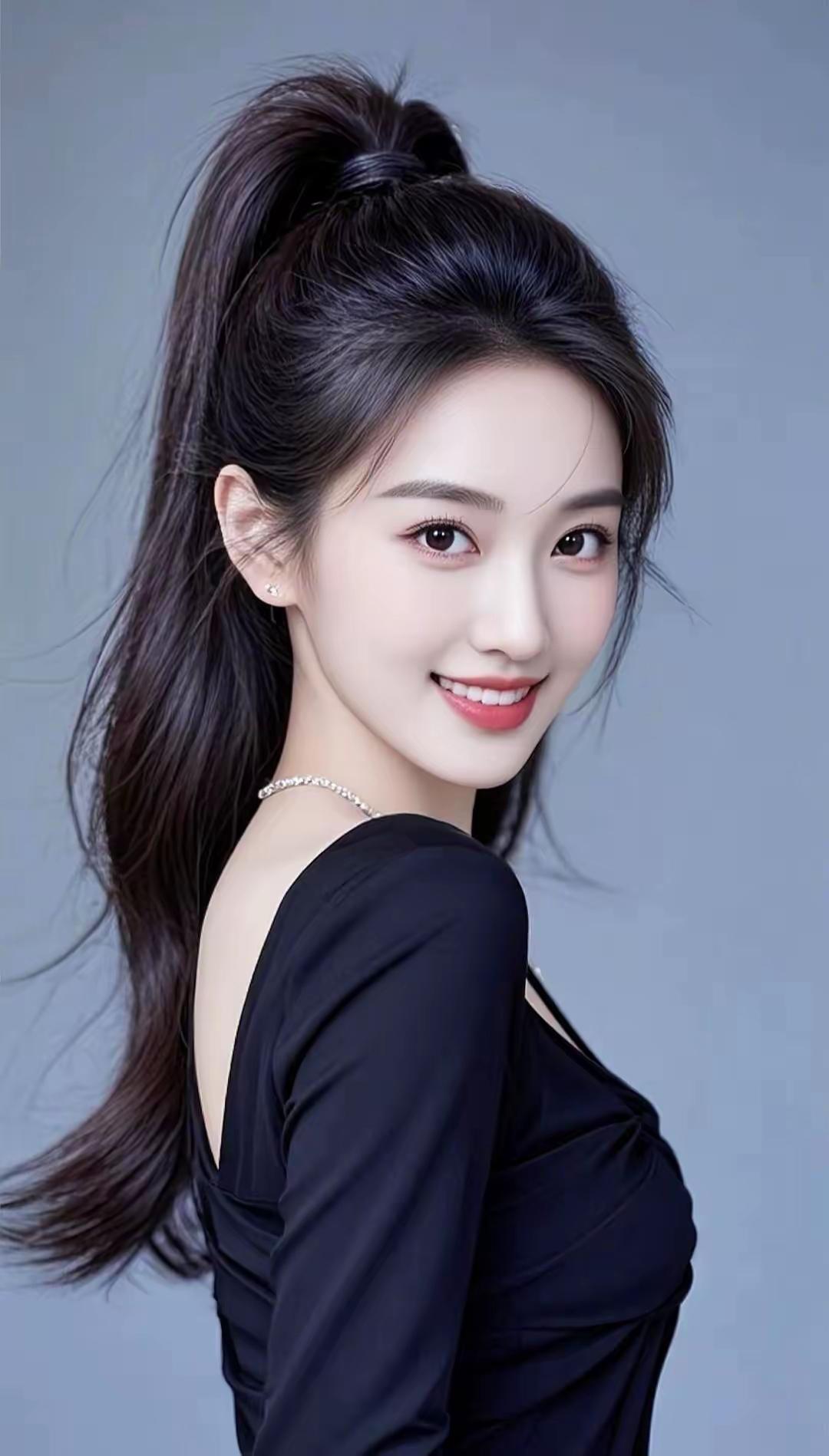 甜美笑容，优雅黑裙，气质女神😊✨