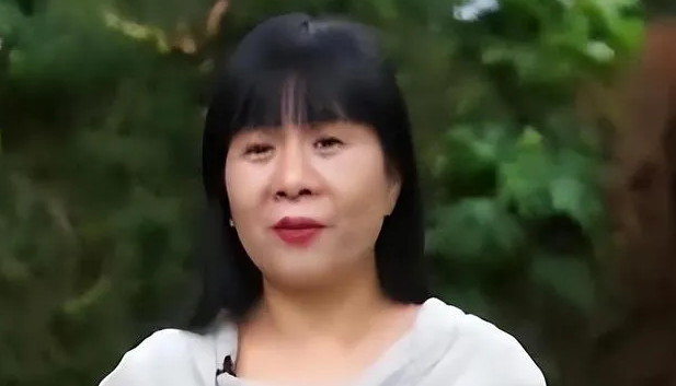 1996年，清华才女王丽红不顾周围人的反对，毅然地嫁给了一位非洲小伙，连生4子。