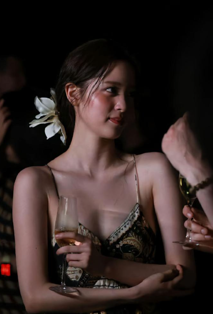 欧阳娜娜的皮肤和身材太有穿透性了！​​​