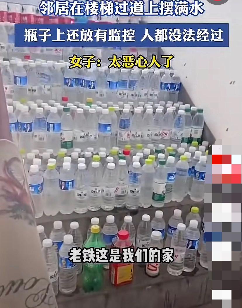 瞅瞅邻居干的事，那是人干的？这想上楼晾衣服咋办