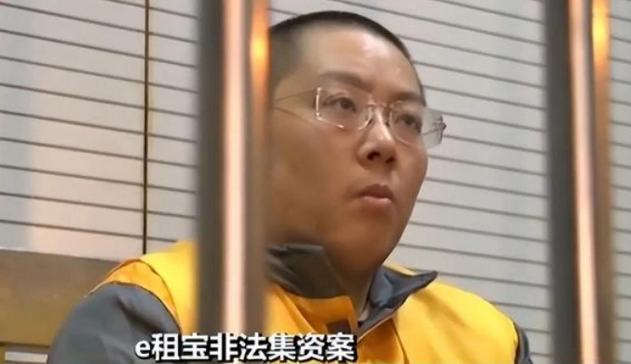 他18个月挥霍掉了380亿，平均一个月花20多个亿，他广选“后宫”，建立私人武装