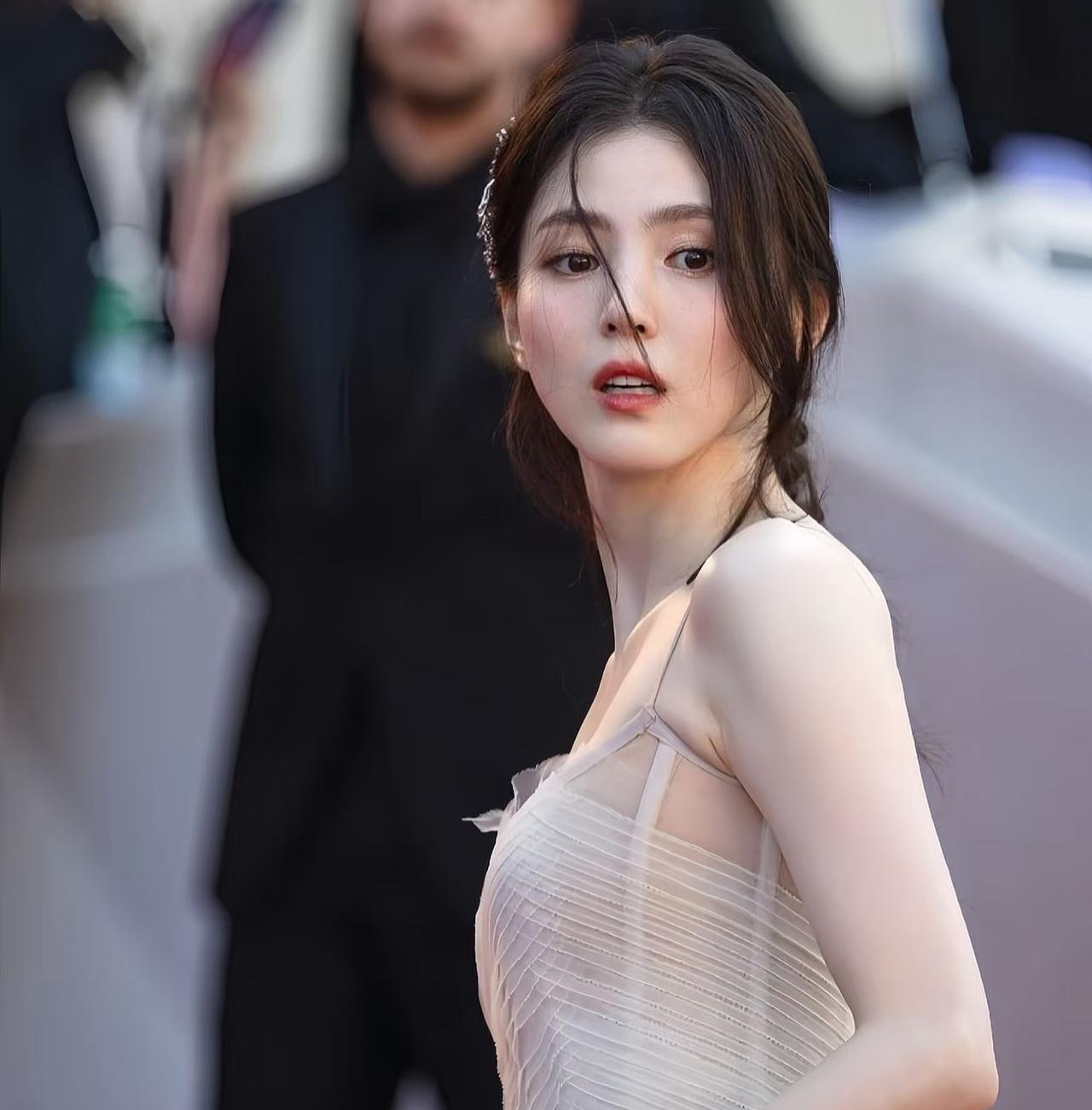 韩素希闪耀戛纳，宝诗龙星光共绽韩素希，这位在韩国演艺圈大放异彩的女演员，即将作