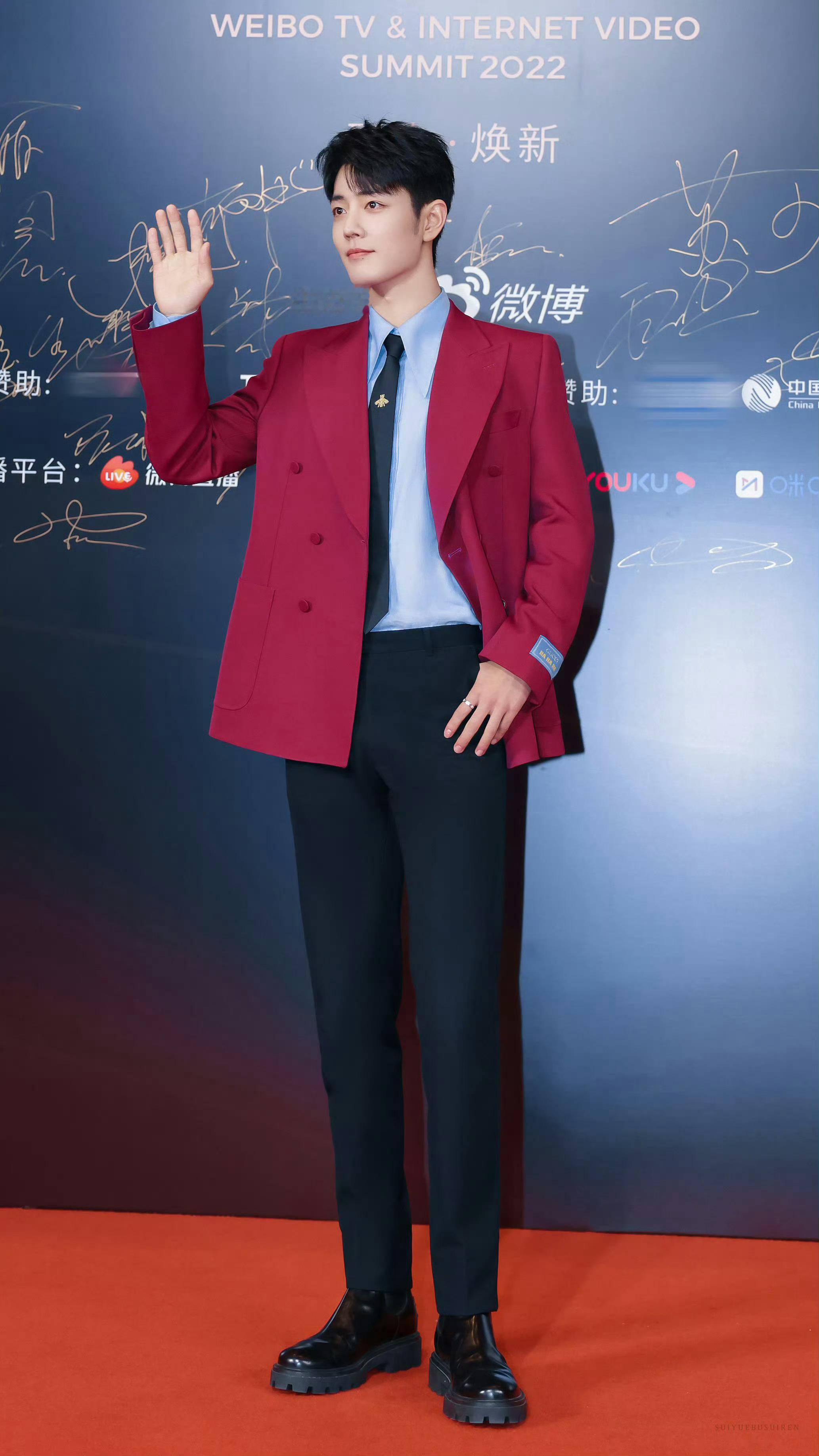 独属于肖战的多巴胺色！太帅太养眼了！