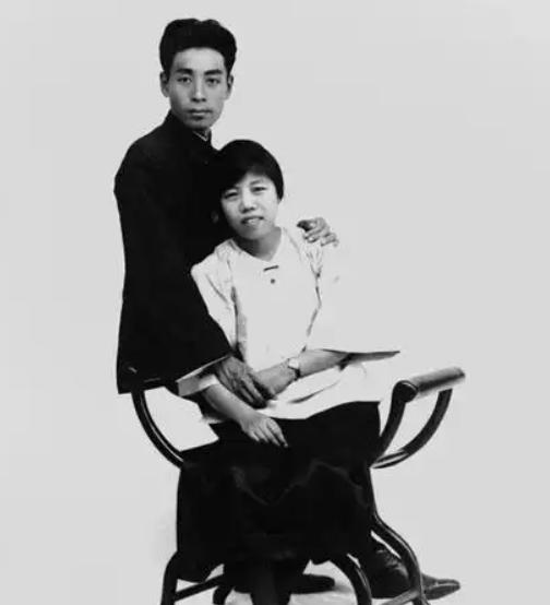 一次国宴时，外宾刁难周总理：您见过世界上最漂亮的女人吗？周总理放下筷子说道：我见