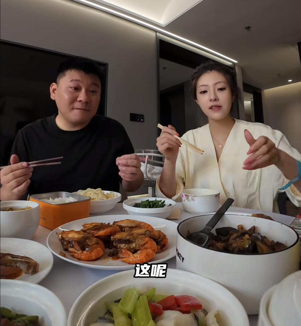 mer得后悔死了！自己拼命赚钱，前任韩景枫却为妻子李谣花40万坐月子，妥妥的人生