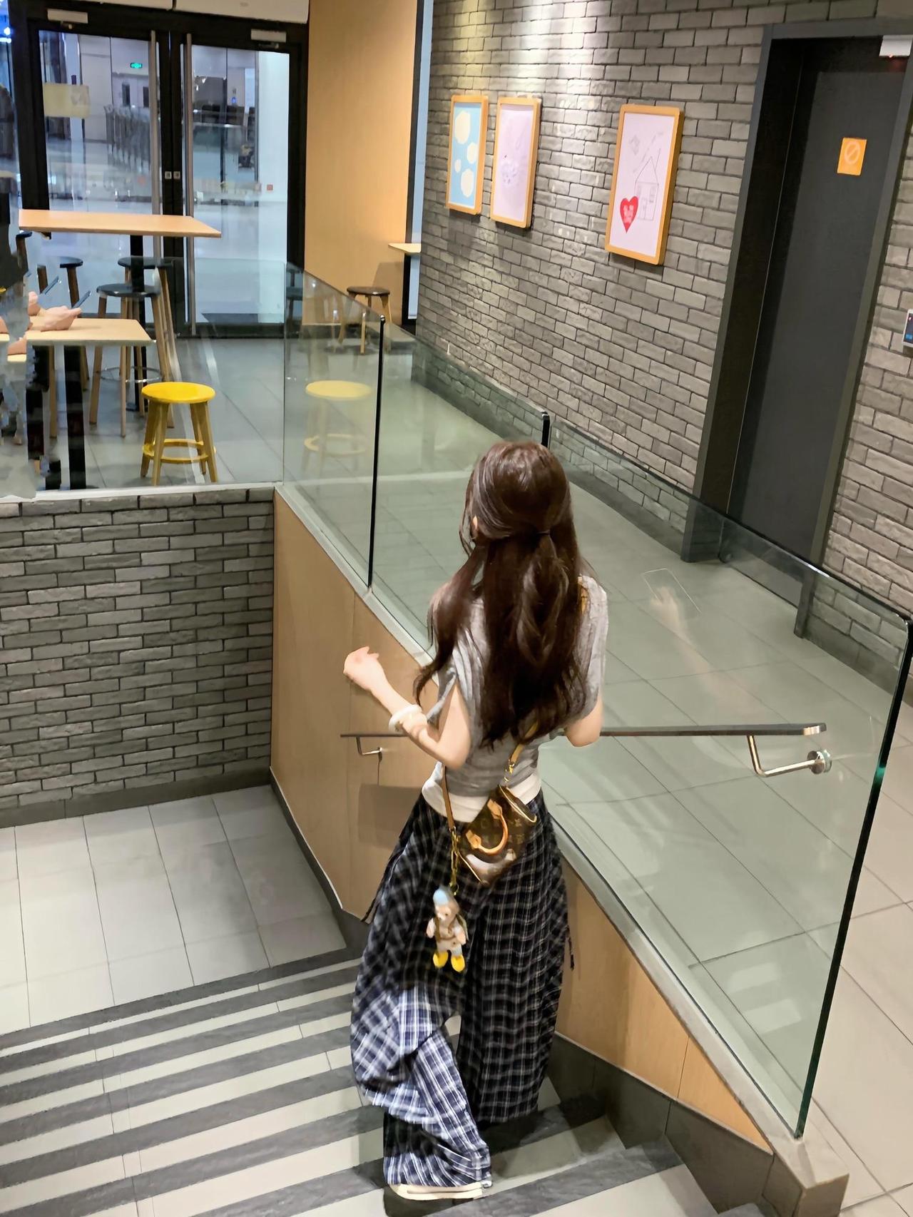 追上小姐姐要了裤子链接