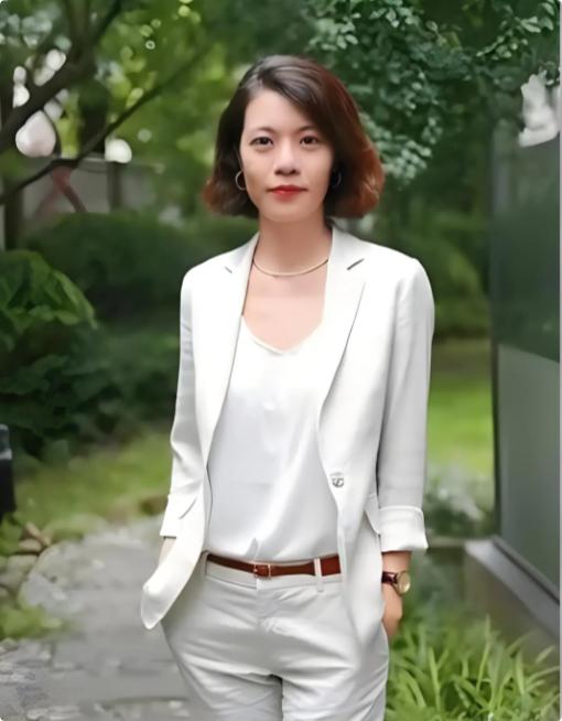 复旦大学陈果教授说：“任何男人和女人，只要他们是异性，只要在一起相处时间长了，他