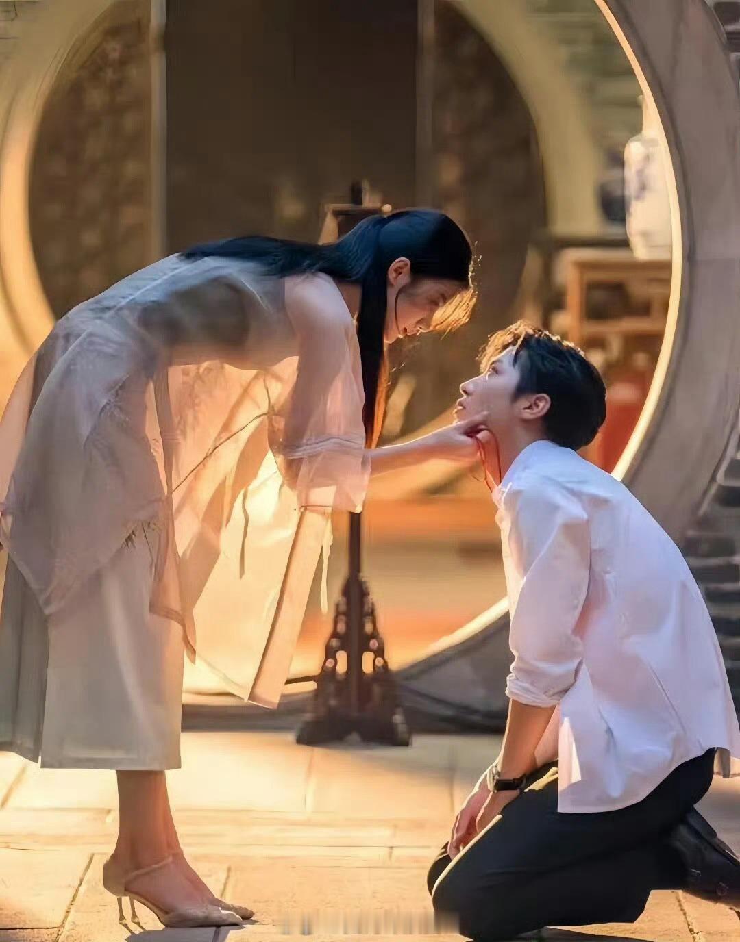 珠帘玉幕不是大女主剧吗，这宣传海报这姿势还没有隔壁的想点进去看。