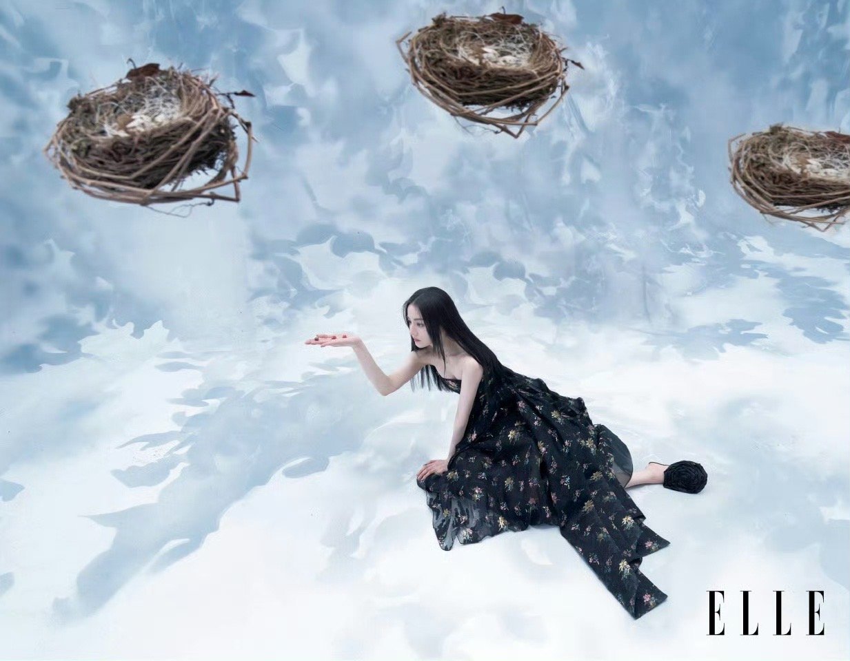 迪丽热巴黑长直的神利落又大气，热巴好美啊～