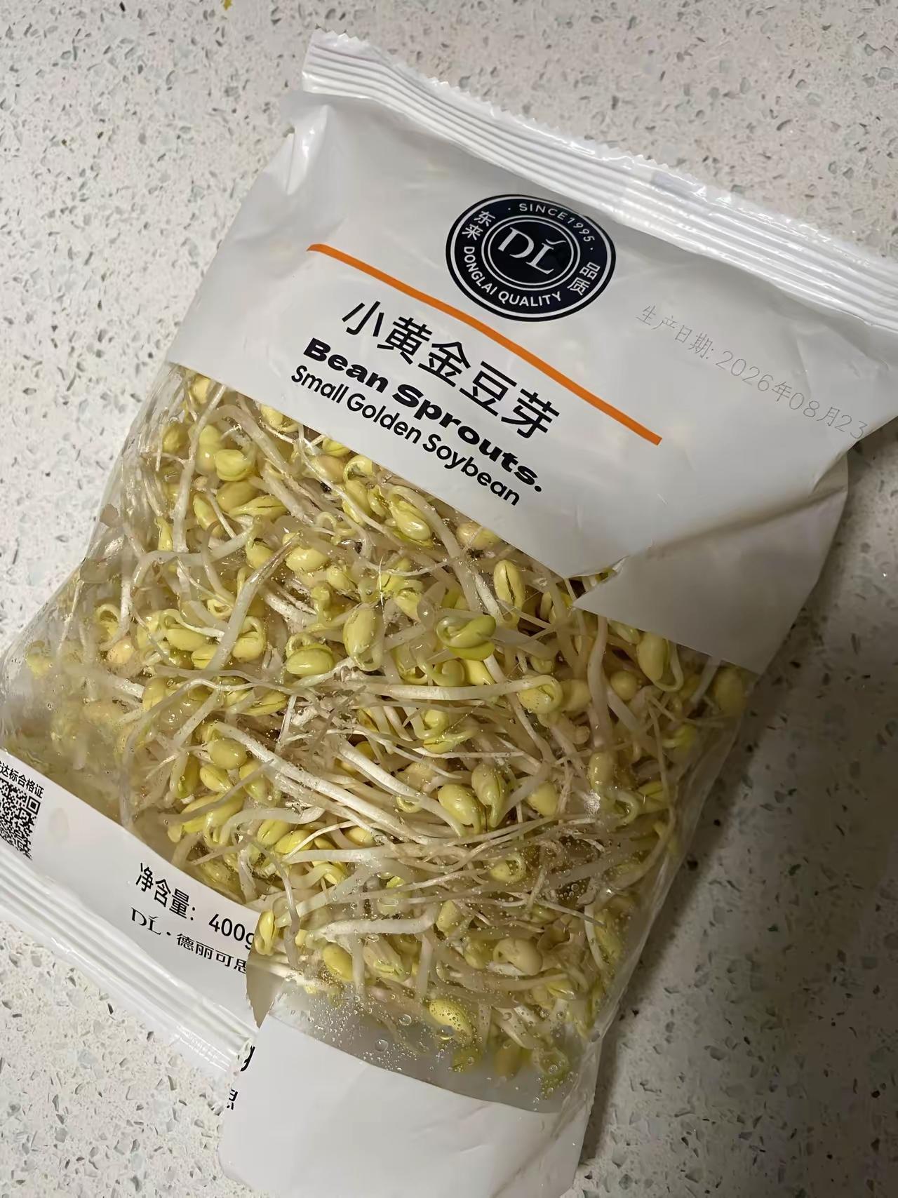 朋友开车去了一次胖东来，买回来很多东西，其中就有胖东来自己制作的豆芽。