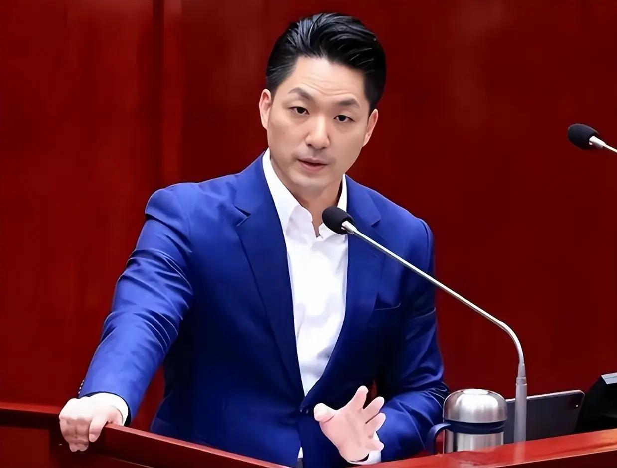 蒋万安要求大陆要尊重蔡康永的政治选择，那我也很想问一句，吴奇隆挥舞五星红旗后，并