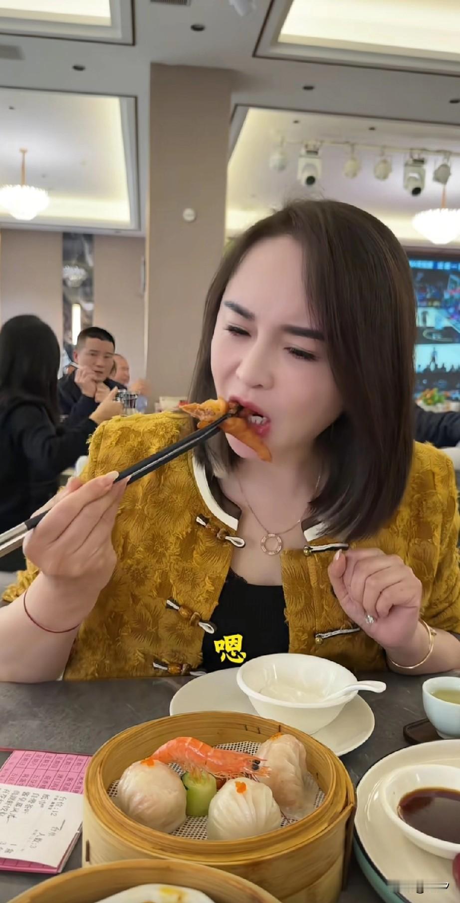 北方人吃不惯广东菜，原因很简单，就是因为广东菜比较淡，味道不重，而且分量