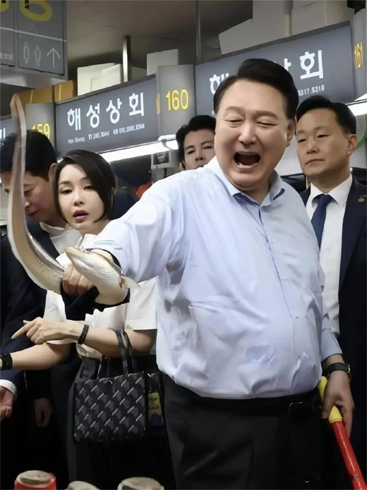 韩国：这才几天啊？去年12月3日，时任韩国总统尹锡悦发布紧急戒严令。同月14