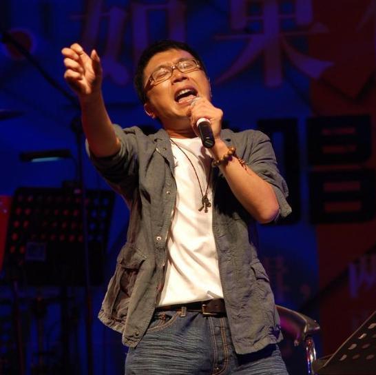 2011年，庞龙和刘德华同一天在北京开演唱会，有记者问庞龙会不会压力，庞龙自信的