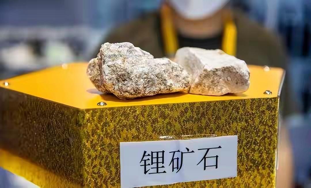 中国发现2800公里超级锂矿带，打破海外垄断，这才是国之底气中国再次让世界震