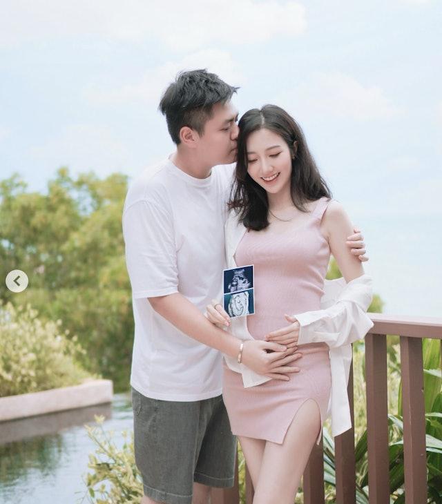 TVB上位小花何依婷（Regina）与富二代男友Cedric于2023年喺峇里岛