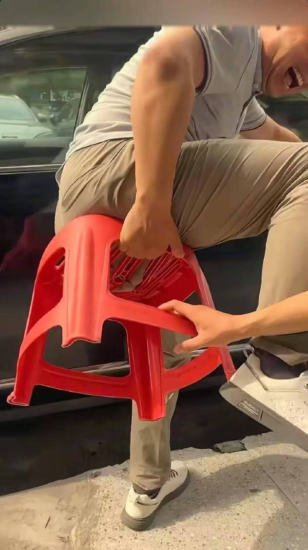 这是AI图吧！？如果是摆拍，那也太可怕了​​​