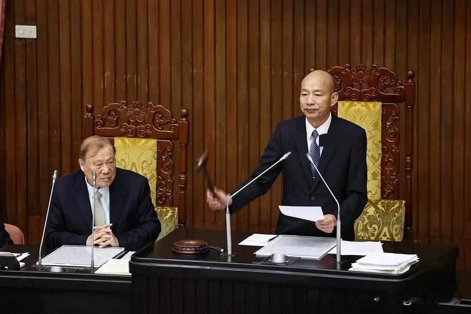 卓荣泰不副署三读法案韩国瑜终于回应了立院长韩国瑜今天（27日）主持院会后发