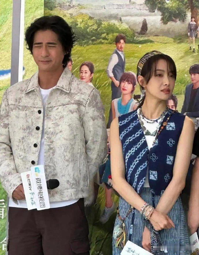 所以说宋茜是怎么做到的，感觉旁边的周渝民眼睛都快睁不开了​​​