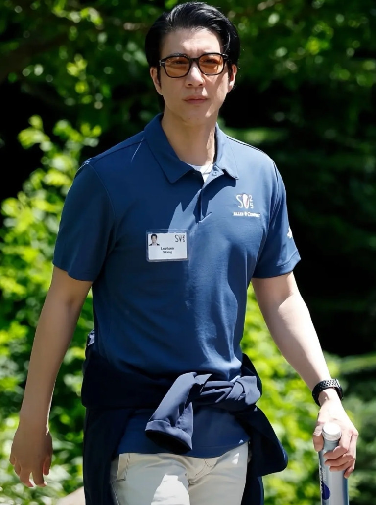 王力宏只要不塌房，我能粉他一辈子，原因很简单！王力宏参加2025年太阳谷峰会
