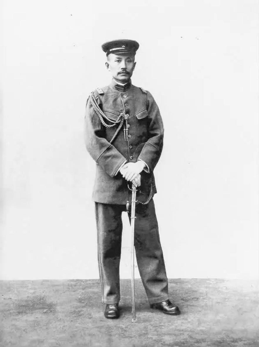 1928年，蒋介石接到密报，朱德就藏在16军。他立刻拍电报给16军军长范石生：立