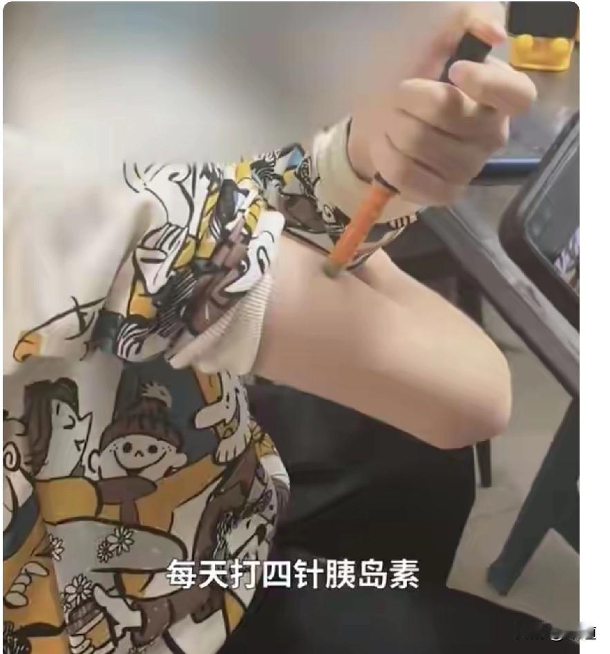 两年前，河南郑州的李女士发现自己12岁的儿子相比同龄的其它孩子，明显矮了许多。