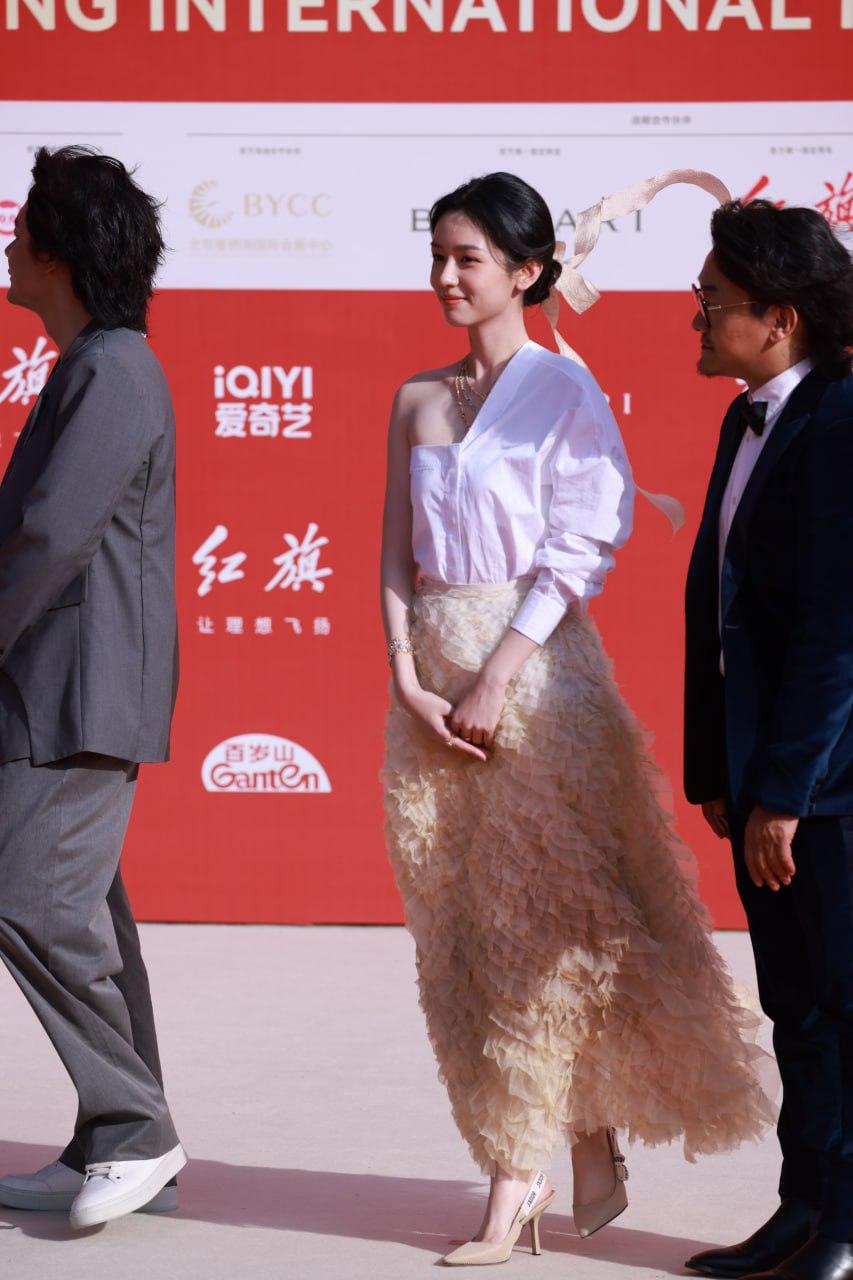 拍照摄影明星生图即神图红毯造型明星同款