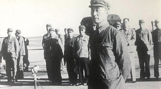 副总长与海军副司令拍了桌子：我是冲了些！黄克诚讲话容易接受“我是冲了些，可也得