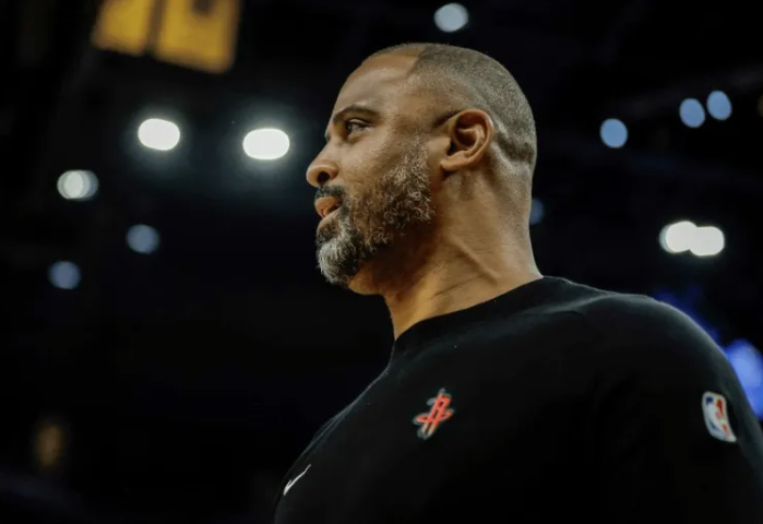 美媒SleeperRockets报道了火箭主帅乌度卡今日接受采访的情况。在被记