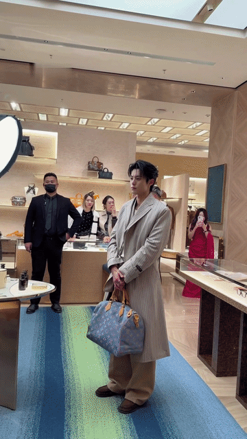 一圈看下来，没想到白敬亭成了LV代言人中最拉垮的一个，讲真，镜头到了小白那儿，落