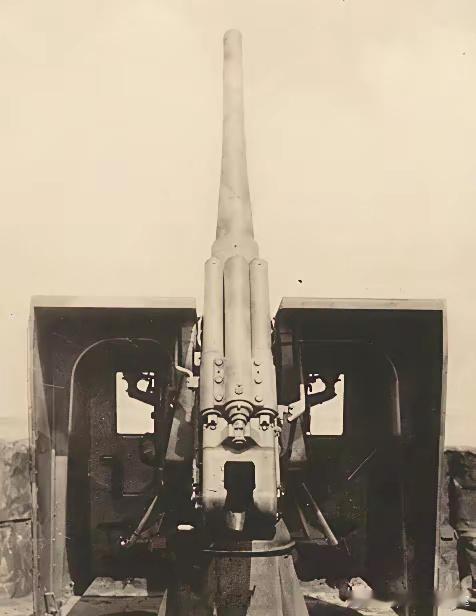 1938年7月日军拍摄的江阴要塞部分火炮。1.德制45倍口径88毫米高射炮2.