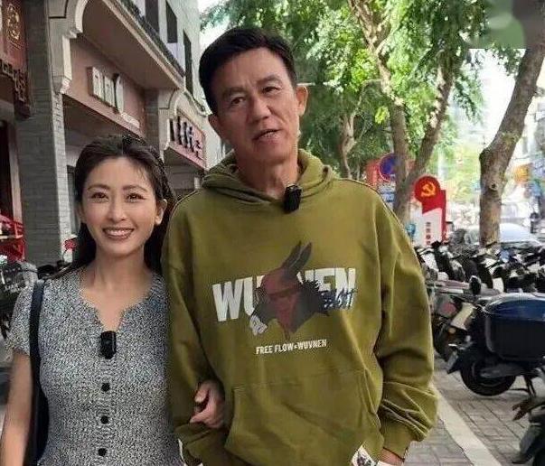 1998年，16岁的法提麦·雅琦去《还珠格格》剧组探班林心如，撞见了凭借"皇阿玛