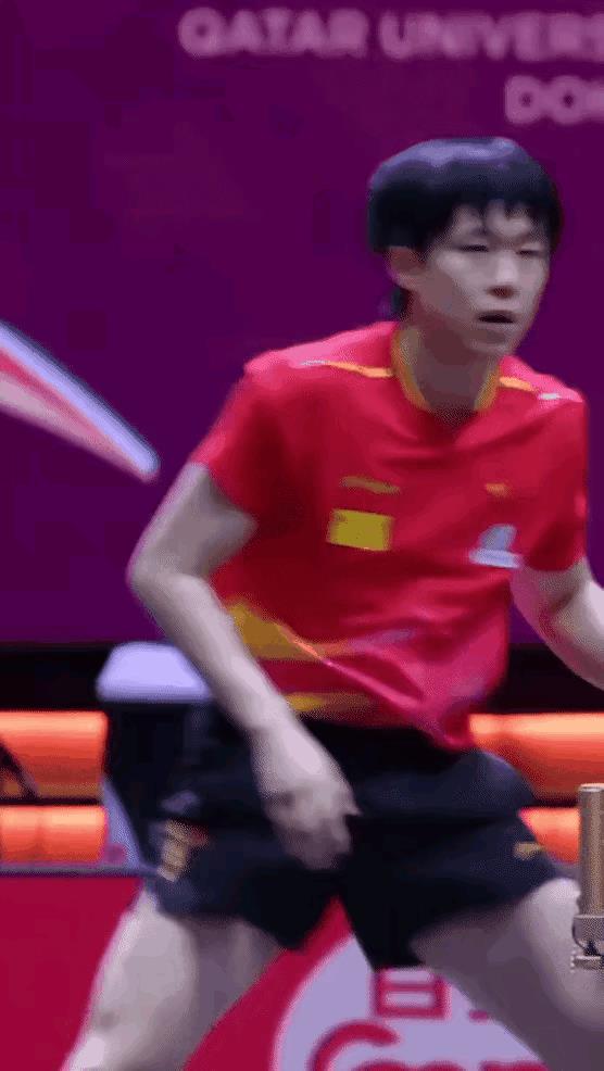 楚钦刚过的25岁生日，他能藏住啥啊！这突然的邪魅一笑，少年的骄傲显露无遗：